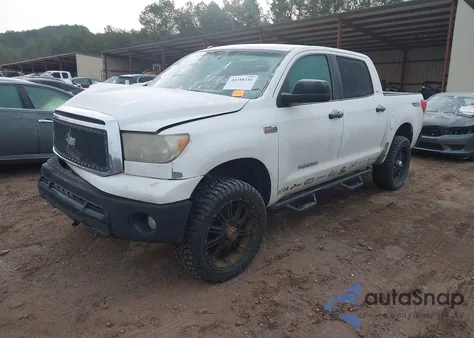 2012 Toyota Tundra Grade 5.7L V8 z USA, uszkodzony, nr VIN 5TFDW5F18CX236713